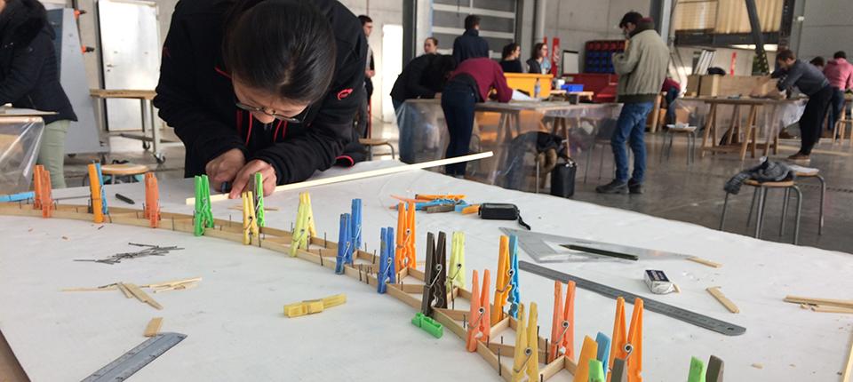 Etudiant maquettes ponts
